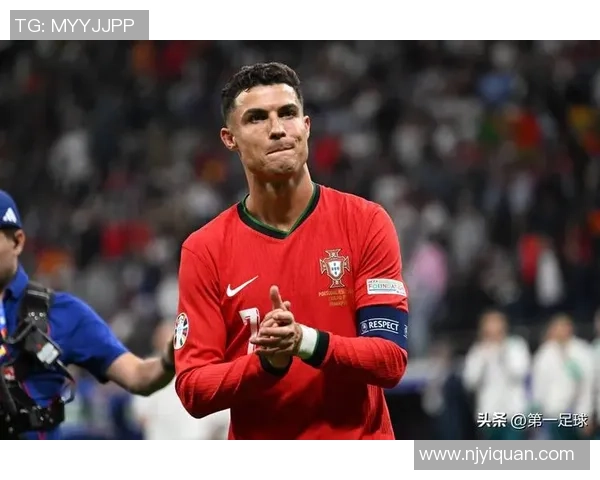 足球明星精彩瞬间高清踢门图片展现球场魅力与激情